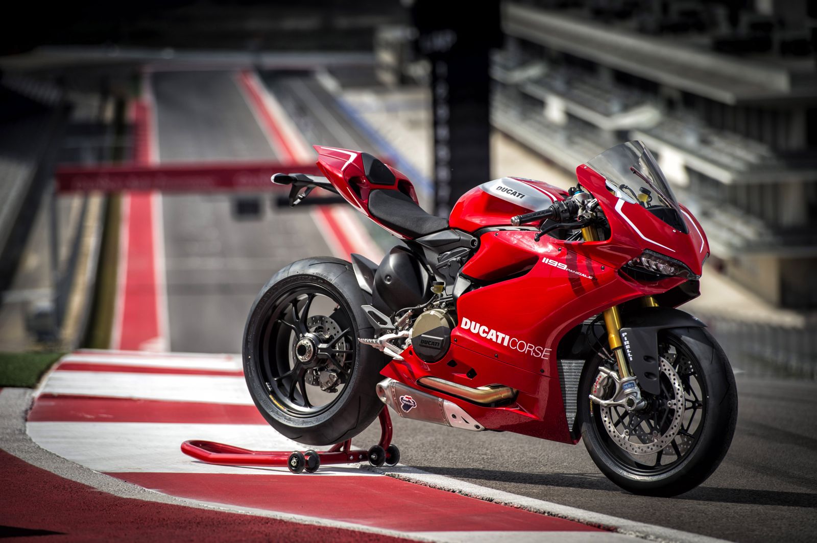 2013-Ducati-1199-Panigale-R-1