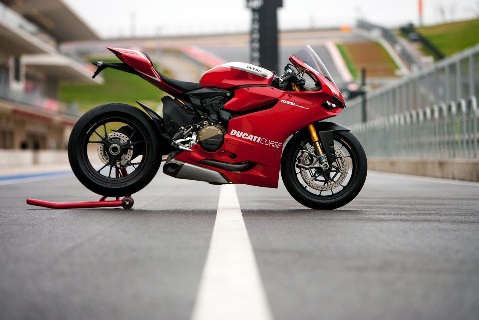 2013-Ducati-1199-Panigale-R-2