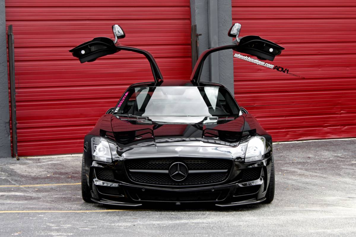 Mercedes-Benz-SLS-AMG-Darth-Vader-3