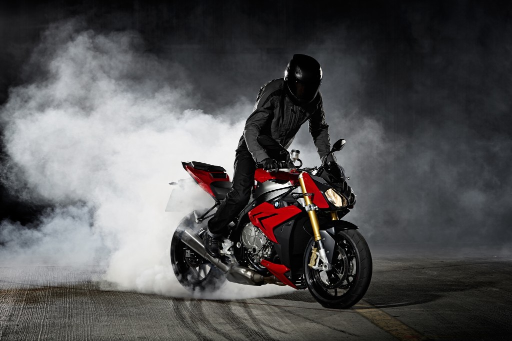 2014-bmw-s1000r-even-more-evil-than-the-rr-photo-gallery 10-1024x683