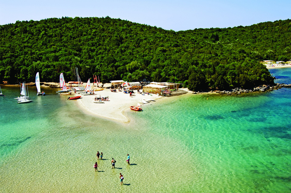 beach-in-sivota-epirus-in-greece11
