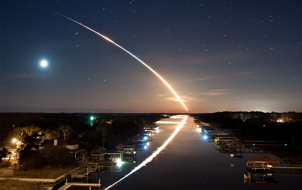 8long-exposure-of-space-shuttle-endeavour