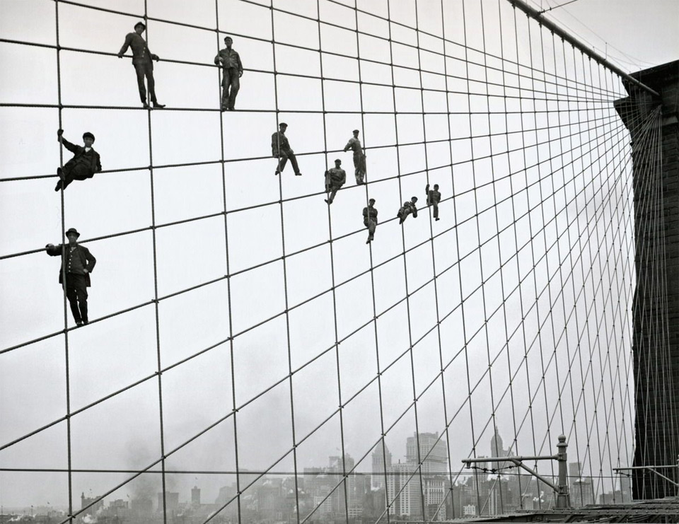 1painters-on-the-cables-of-the-brooklyn-bridge-1914
