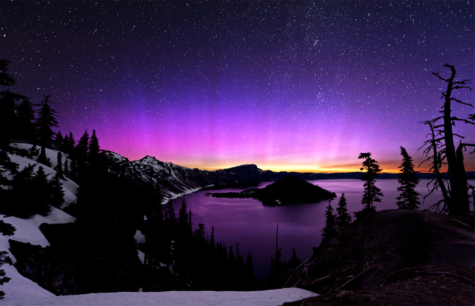 4aurora-borealis-and-the-milky-way-over-crater-lake