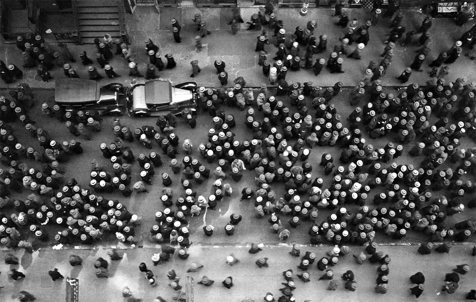 7overhead-view-of-men-wearing-hats-nyc-1930