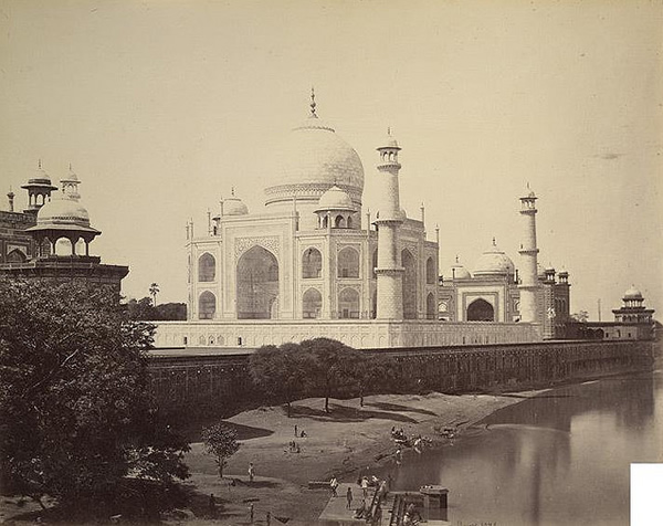 The Beauty of Taj Mahal from various Photographers