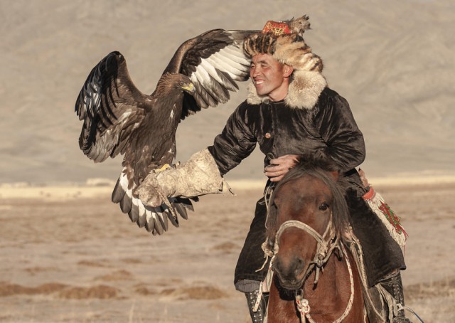 Удивительные фотографии орлиной охоты в Монголии