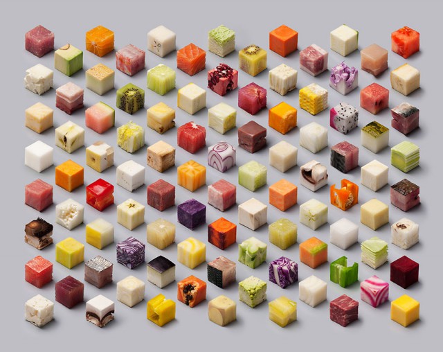 Художники нарезали еду на 98 совершенных кубов, чтобы вызвать аппетит у перфекционистов