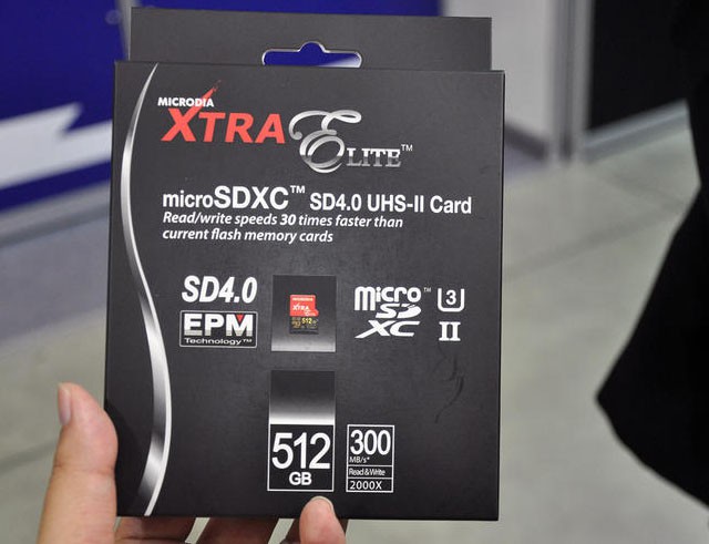 512 Гб данных ютятся на накопителе размером меньше ногтя - карта памяти MicroSD от Microdia