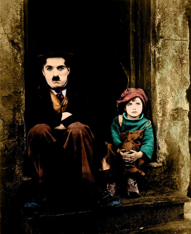 Чарли Чаплин в раскрашенных фотографиях, сделанных в 1910-1930-х годах