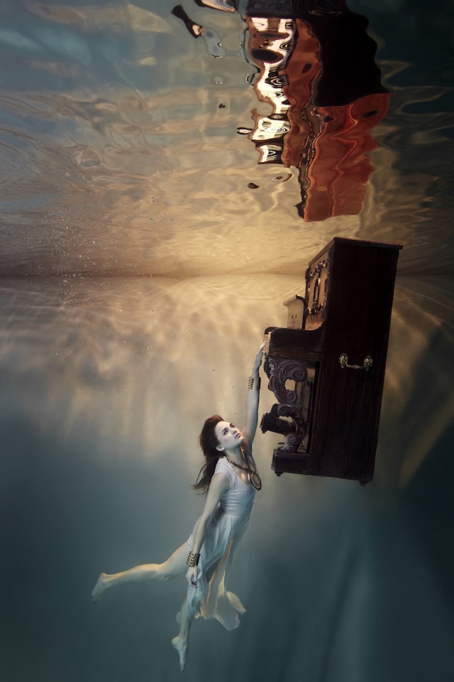 Иллюзорная и невесомая подводная фотосессия от Гарри Файта (Harry Fayt)