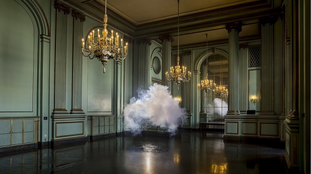 Художник Berndnaut Smilde и его облака в помещениях