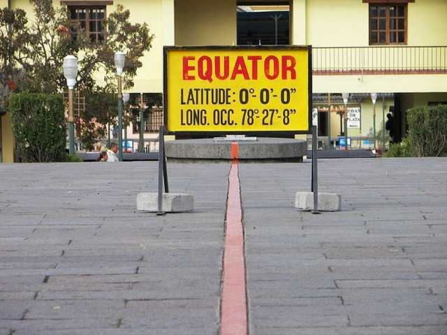 Центр Земли - экватор в Эквадоре