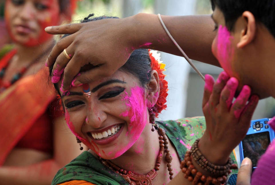Фестиваль красок Холи 2013 - 34 фото из Индии