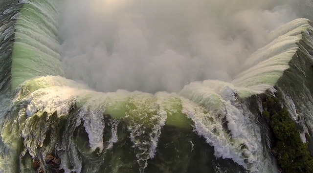 Ниагарский водопад - головокружительное видео с вертолета