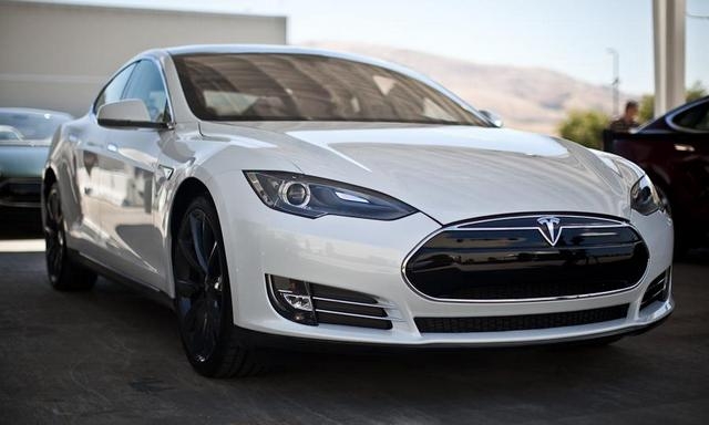 Возгорание аккумулятора в электрокаре Model S существенно ударило по акциям компании Tesla
