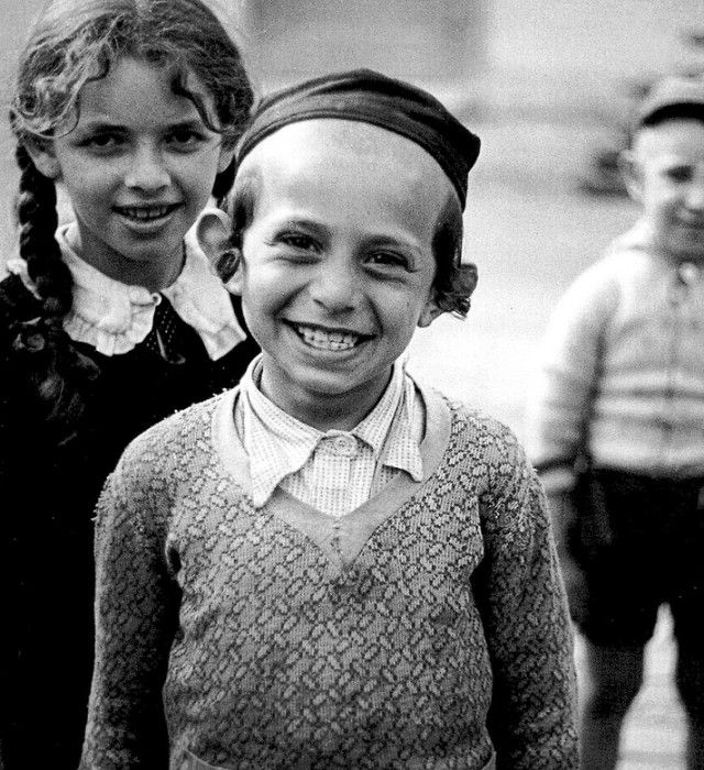 Исчезнувший мир: чёрно-белые фотографии евреев Романа Вишняка