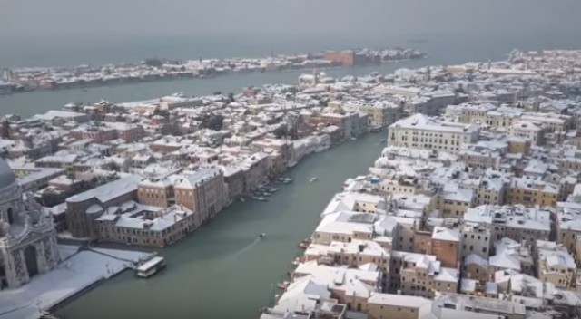 Венеция в снегу: видео с дрона