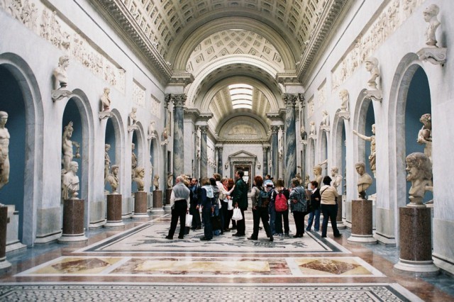 «Культурный бонус»: правительство Италии подарит подросткам на совершеннолетие по 500 евро на книги и музеи