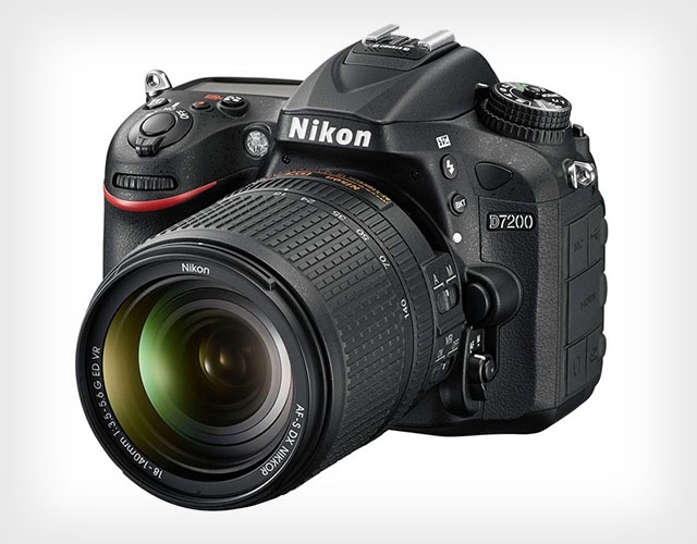 Зеркальный фотоаппарат Nikon D7200 для быстрой и качественной фото- видеосъёмки