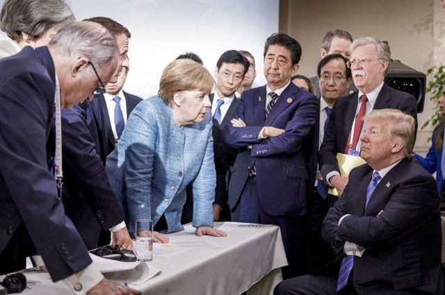 Трамп на саммите G7: как меняется смысл фотографии в зависимости от угла съёмки