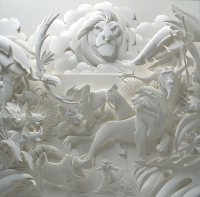 Художник из листов обычной белой бумаги создает потрясающие скульптуры