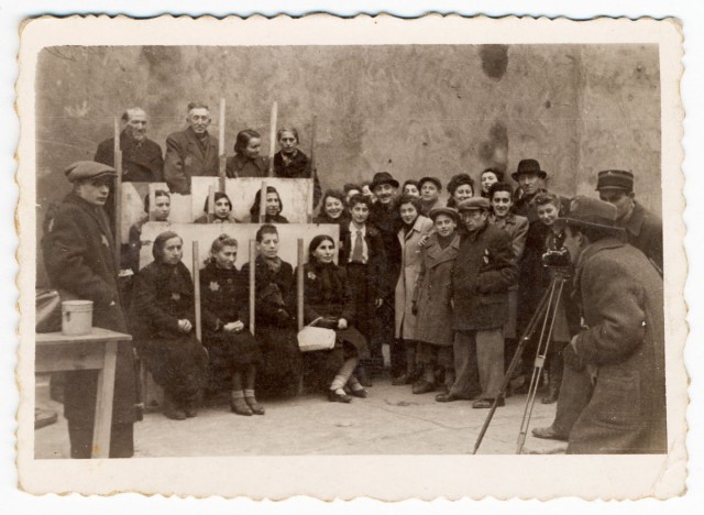 Раскопанные воспоминания: хроники Лодзинского гетто в фотографиях Генрика Росса