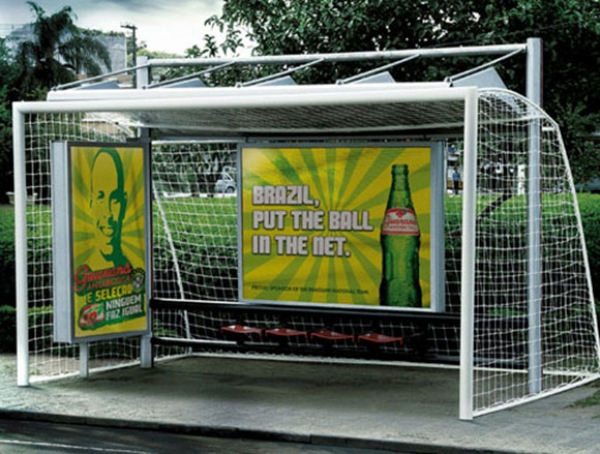 Примеры креативной рекламы на автобусных остановках
