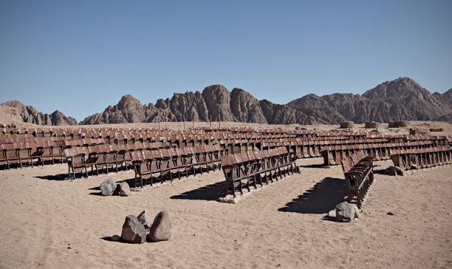 Заброшенный кинотеатр в пустыне полуострова Синай