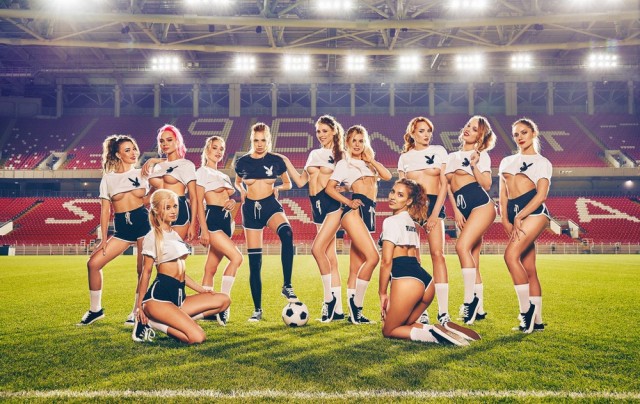 11 спортивных и зажигательных участниц футбольной команды Playboy