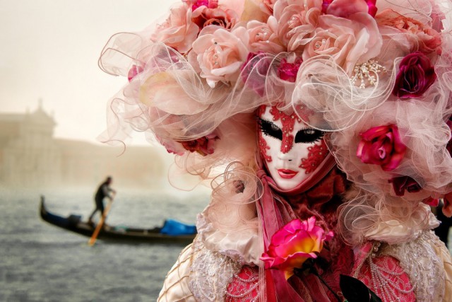 Фотографии, которые передают волшебную атмосферу Венецианского карнавала