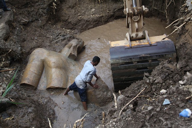 В трущобах Каира нашли 3000-летнюю статую фараона Рамсеса II