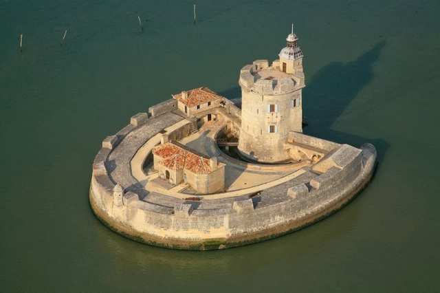 7 великолепных крепостей на побережье Франции