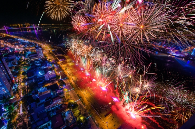 Яркие фото с крупнейшего в мире конкурса фейерверков
