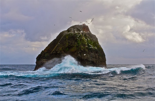 Роколл - скандальный необитаемый остров в Атлантическом океане