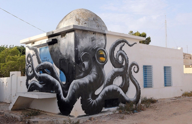 Массовый многонациональный стрит-арт в тунисской деревне от 150 уличных художников