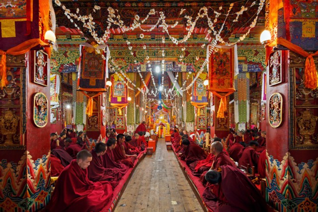 Буйство красок в буддистских монастырях Китая. Фотограф Колин Миллер