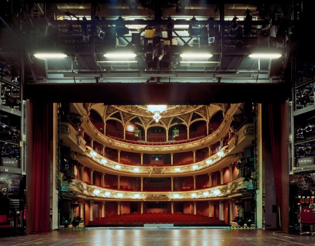 Как выглядят театральные залы с другой стороны. Фотограф Клаус Фрам