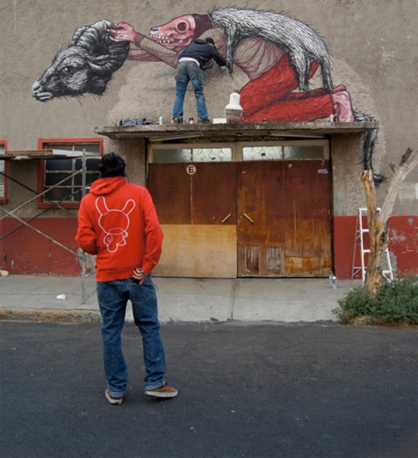 Роа и Санер - уличные художники из Мехико