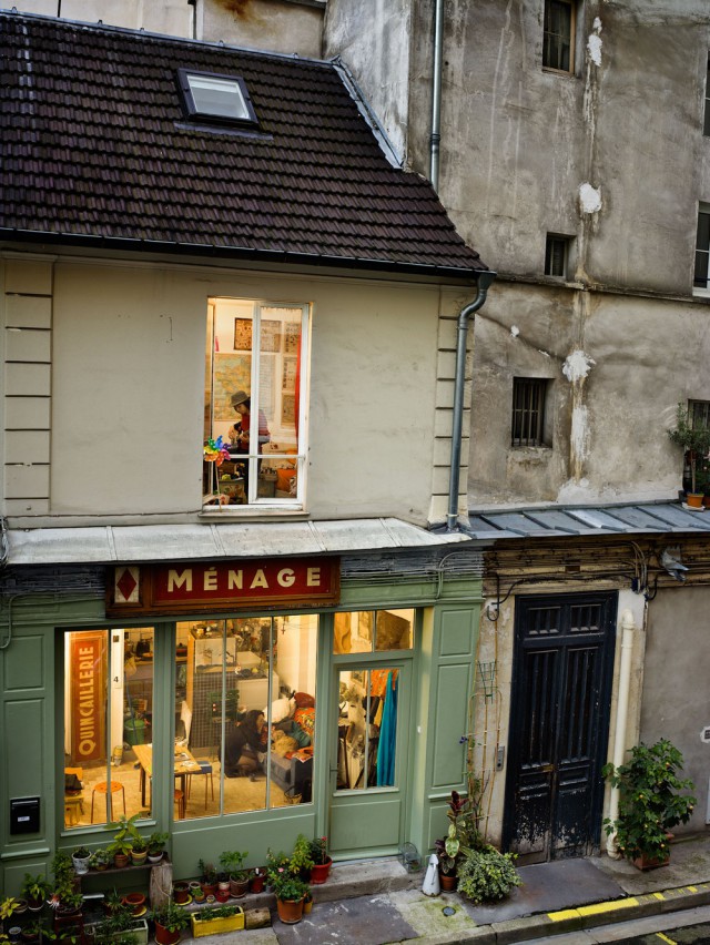 «Из моего окна»: фотограф Гейл Алберт-Халабан заглянула в окна жителей Парижа и Нью-Йорка