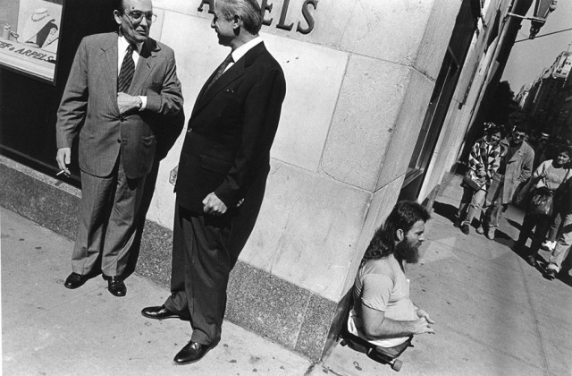 Нью-Йорк – город контрастов. Чёрно-белые плёночные фотографии Ричарда Сандлера (1980-е)