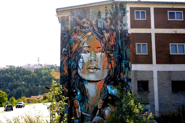 Алиса из страны Чудес в Кампобассо - уличное искусство в Италии