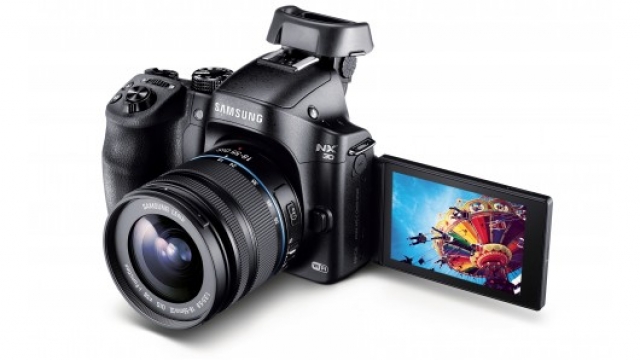 Samsung анонсирует беззеркальный фотоаппарат NX30 и объективы премиум класса