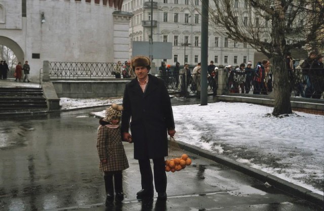 Год 1984: Атмосферные фотографии советской Москвы и москвичей