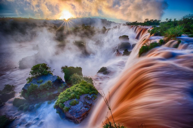Водопад Игуасу на рассвете