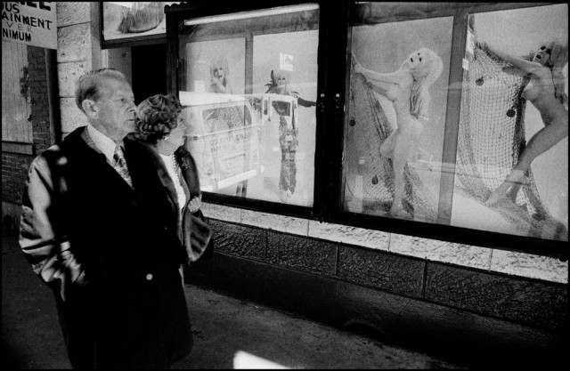 «Брось нам что-нибудь!»: Марди Гра в Новом Орлеане на снимках Брюса Гилдена
