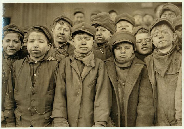 Труд американских детей в начале прошлого века – шокирующие фотографии Льюиса Хайна
