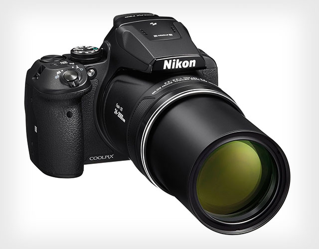 Фотоаппарат Nikon Coolpix P900 с сумасшедшим 83-х кратным оптическим зумом