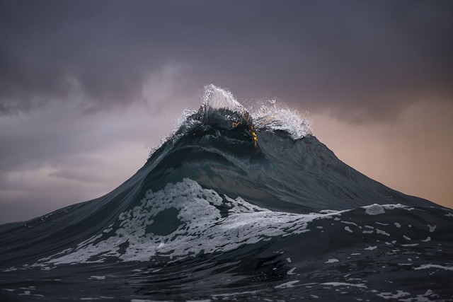 Когда морские волны похожи на горы. Фотограф Рэй Коллинз