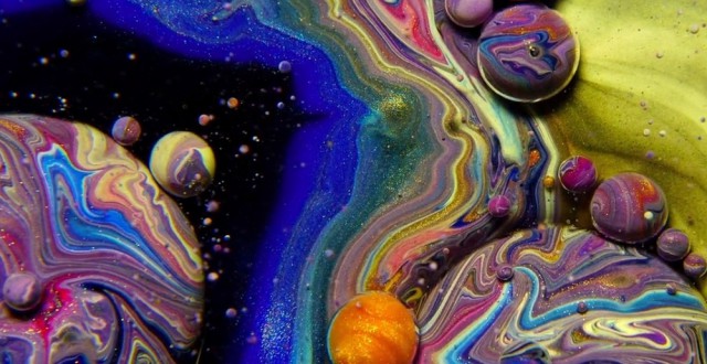 «Врата галактики»: галлюциногенное видео, созданное с помощью красок, масла и жидкого мыла